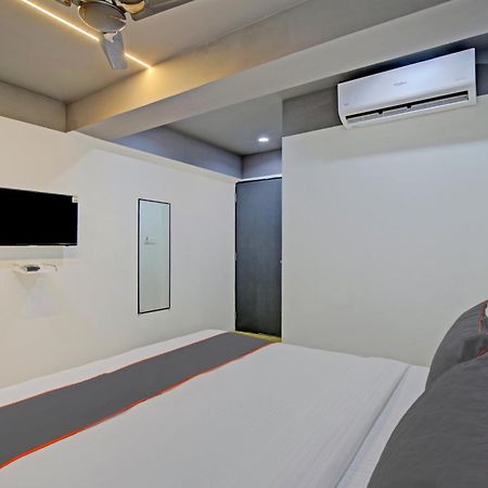 Collection O De'Pearl Hotel Surat Ngoại thất bức ảnh