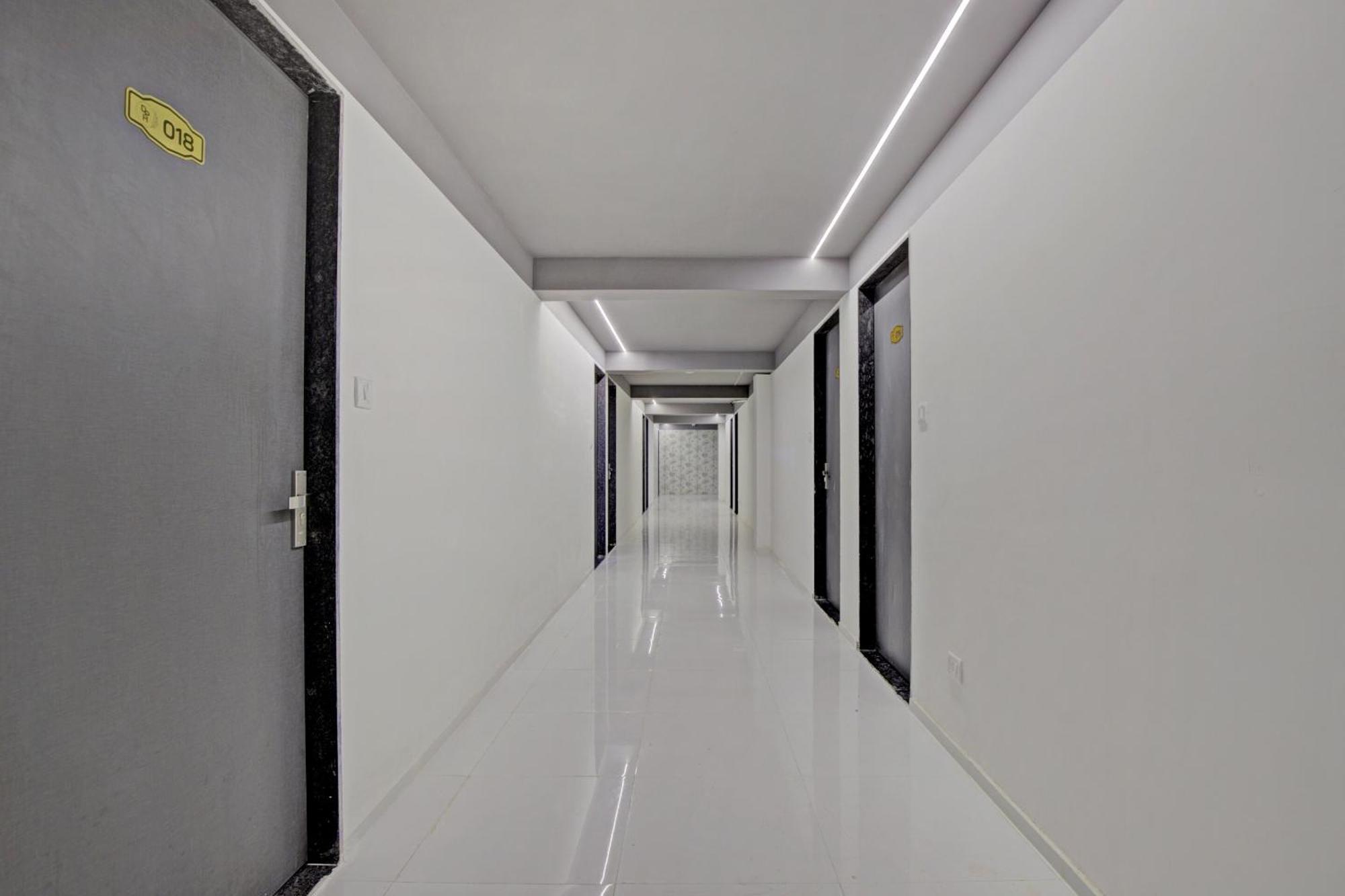Collection O De'Pearl Hotel Surat Ngoại thất bức ảnh