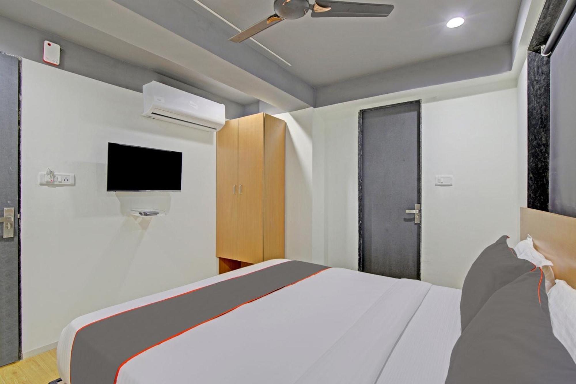 Collection O De'Pearl Hotel Surat Ngoại thất bức ảnh