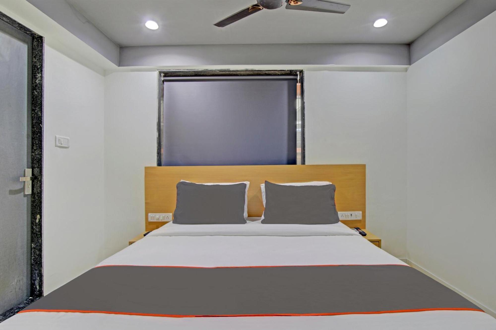 Collection O De'Pearl Hotel Surat Ngoại thất bức ảnh