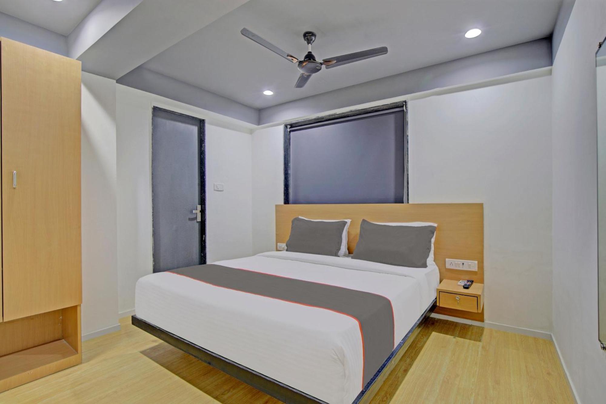 Collection O De'Pearl Hotel Surat Ngoại thất bức ảnh