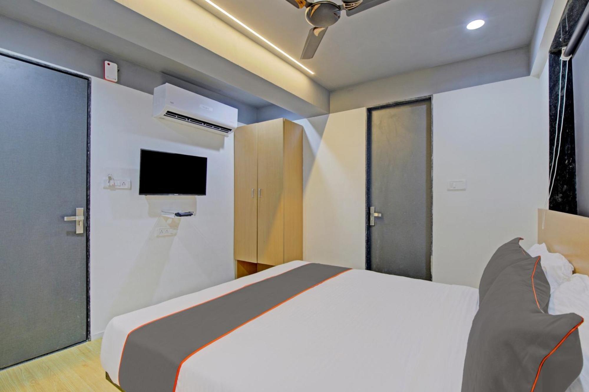 Collection O De'Pearl Hotel Surat Ngoại thất bức ảnh