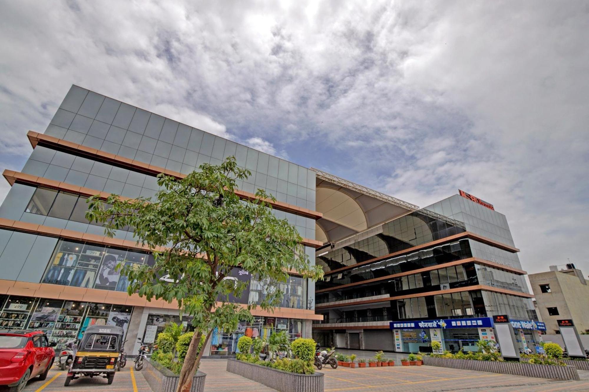 Collection O De'Pearl Hotel Surat Ngoại thất bức ảnh